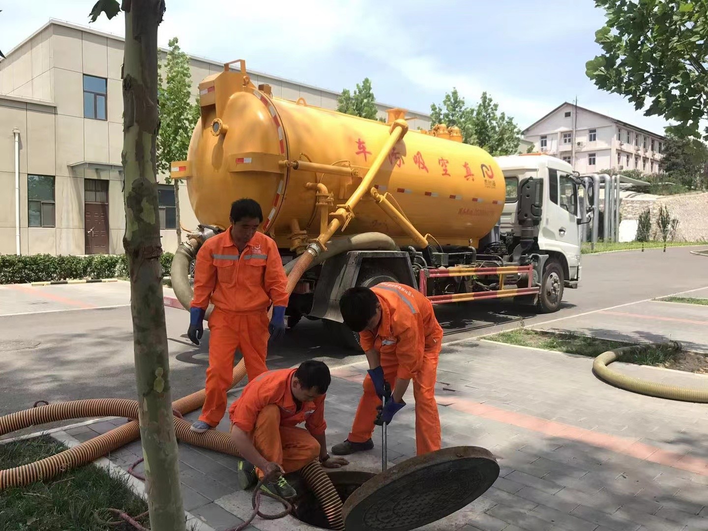 忠县化粪池清理与5-8吨吸粪车施工效率分析